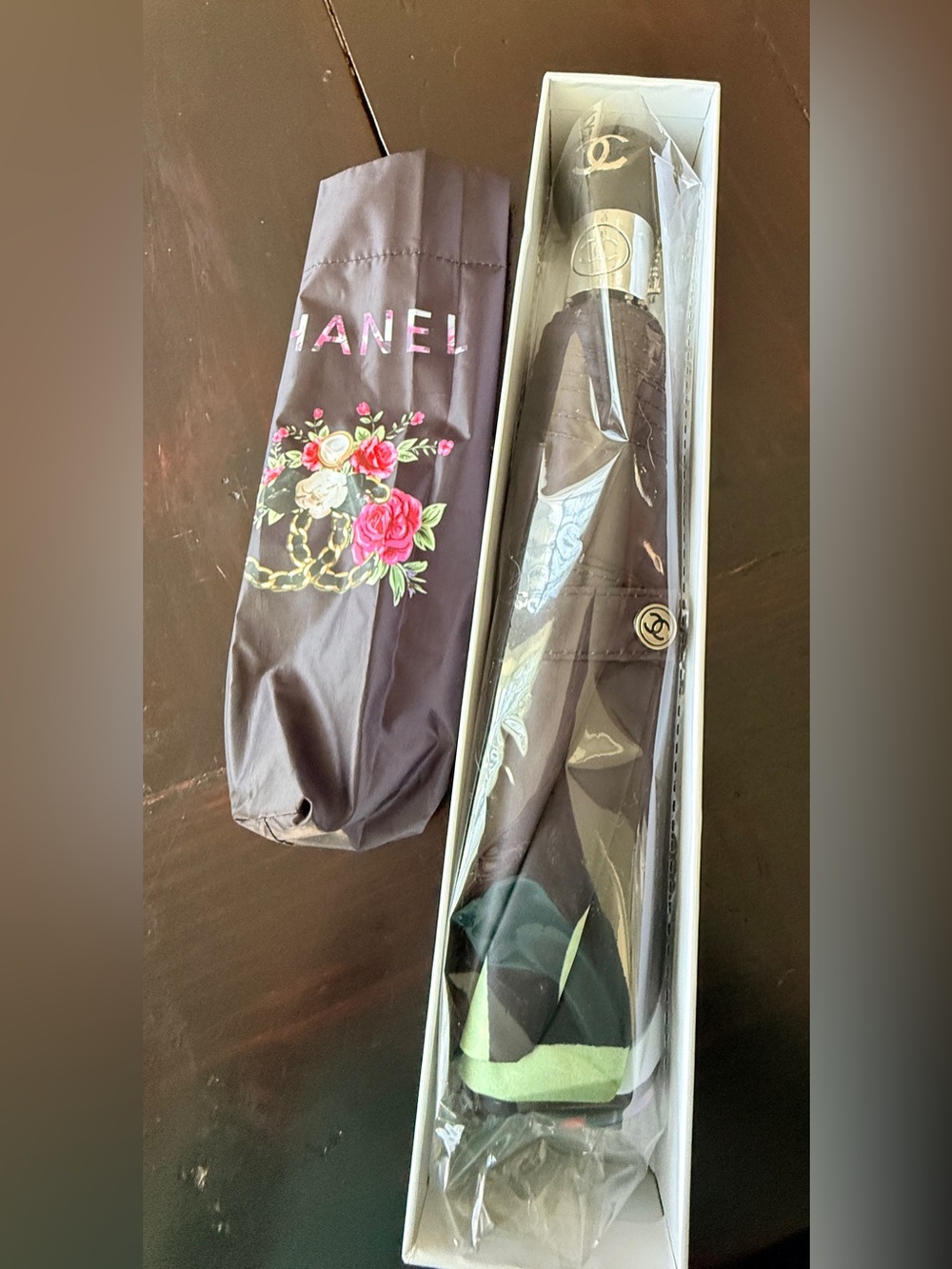 Chanel Floral Patterned NIB
CC luxe Umbrella - Black/pink. - Picture 9 of 9